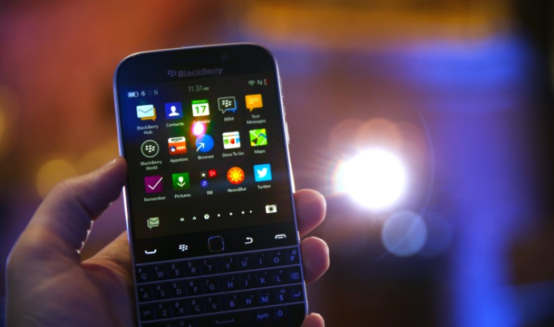 Facebook joins WhatsApp in dropping BlackBerry support