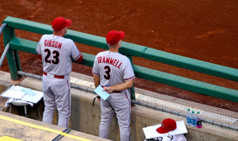 Apple strikes a deal with MLB to put iPads in dugouts Apple strikes a deal with MLB to put iPads in dugouts